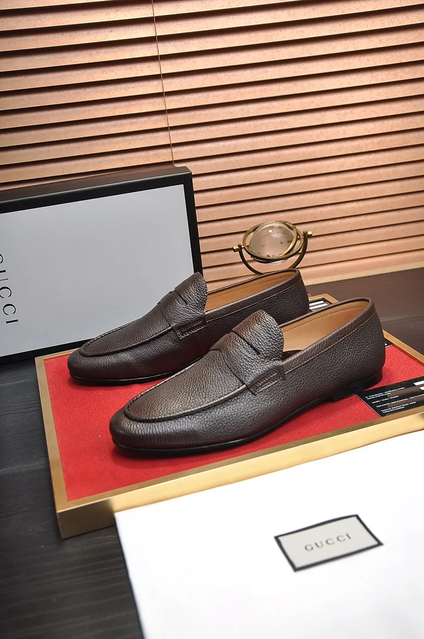 Men's shoes 💰520💶【GUCCI】 (High-end Niuli) New 🍀Gucci* - top version Gucci Peas shoes! Made of imported original cowhide, the inner top layer is comfortable cowhide lining! Original wear-resistant rubber outsole! High quality products! Code number 38-44!
